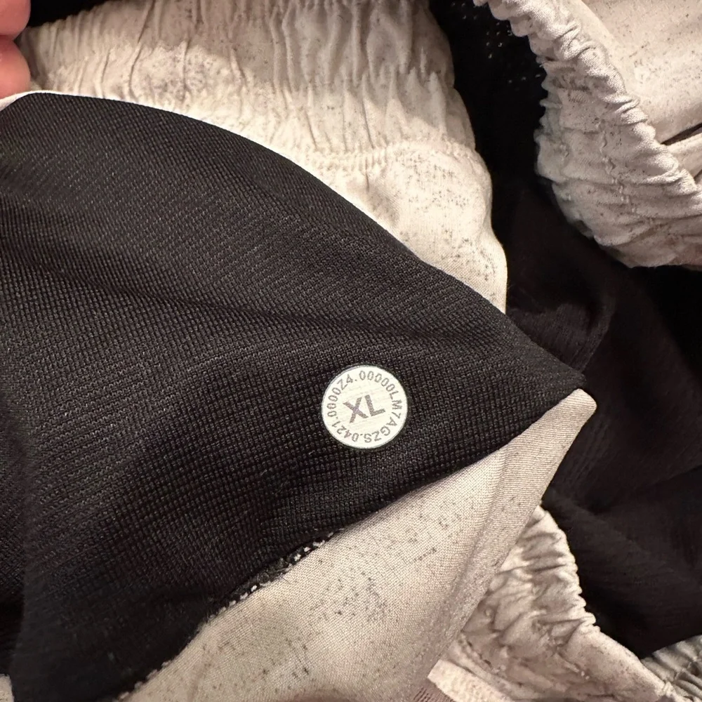 Men's lululemon Shorts with liner -xl - Picture 4 of 4